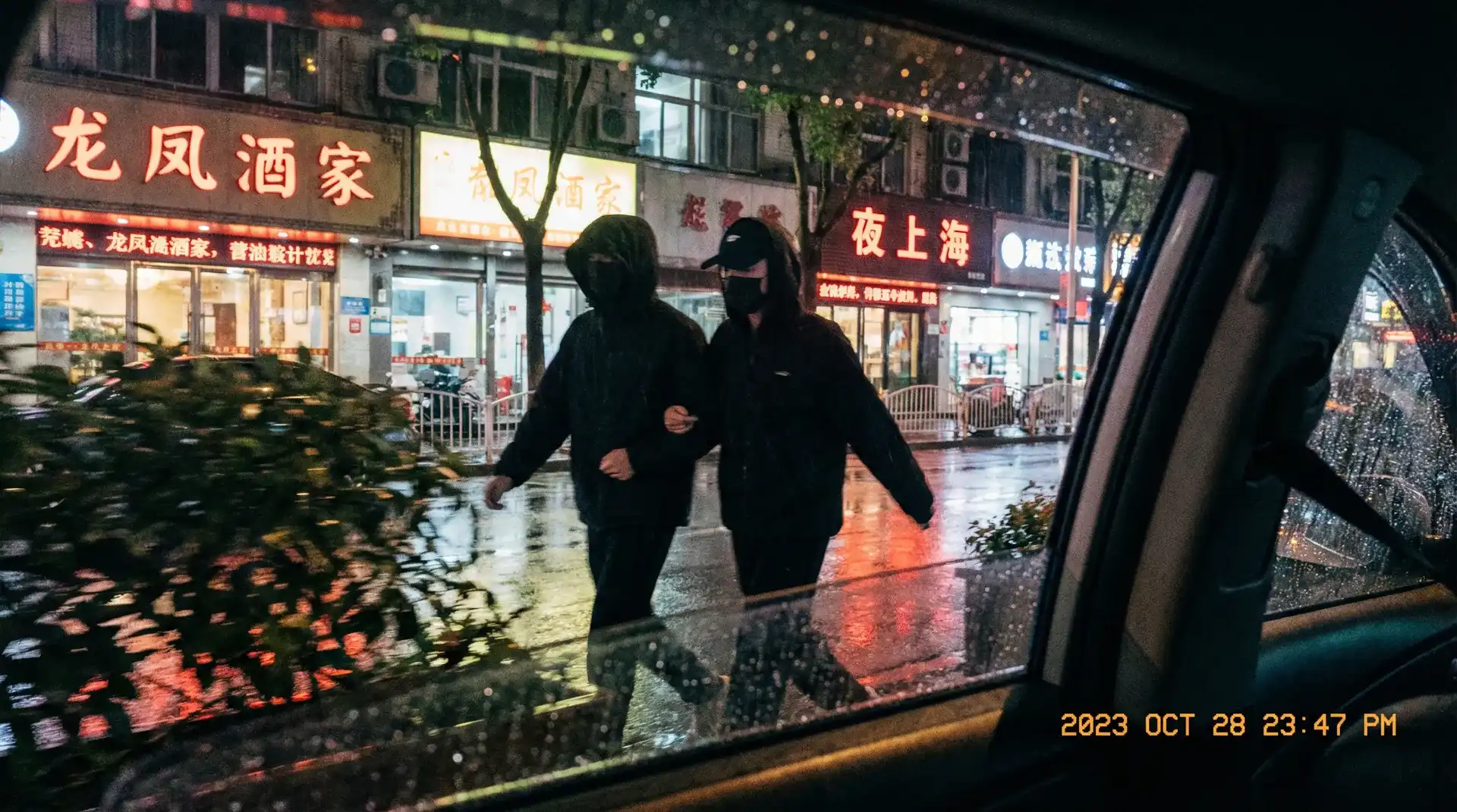 永乐国际娱乐 - 顶流明星深夜密会现场抓拍照片